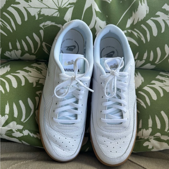 Men’s Nike Court Shoes - Picture 2 of 10